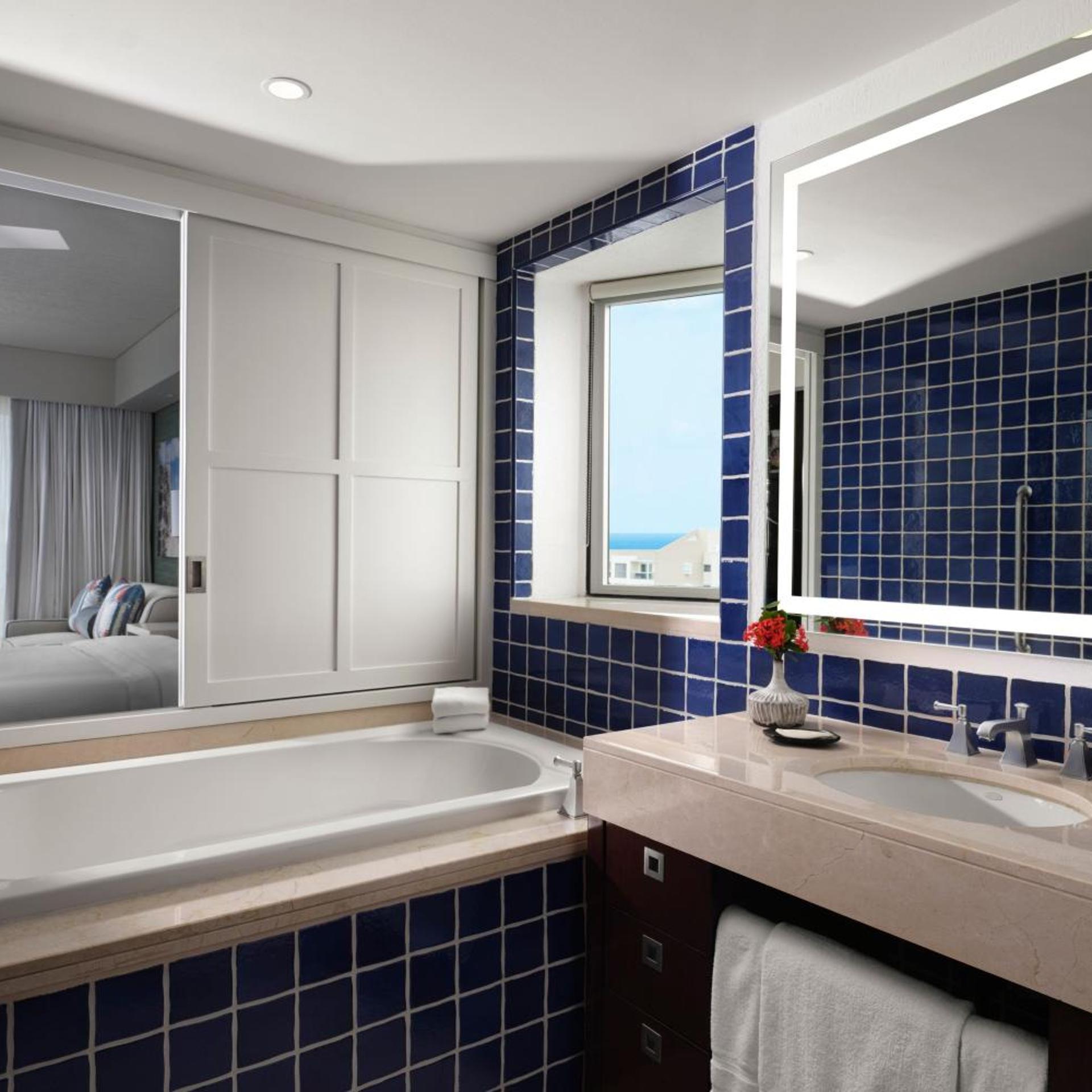 Studio, Queen Bed, Ocean Front, Balcony 5/6