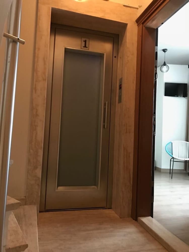 Miller Hotel 23/50