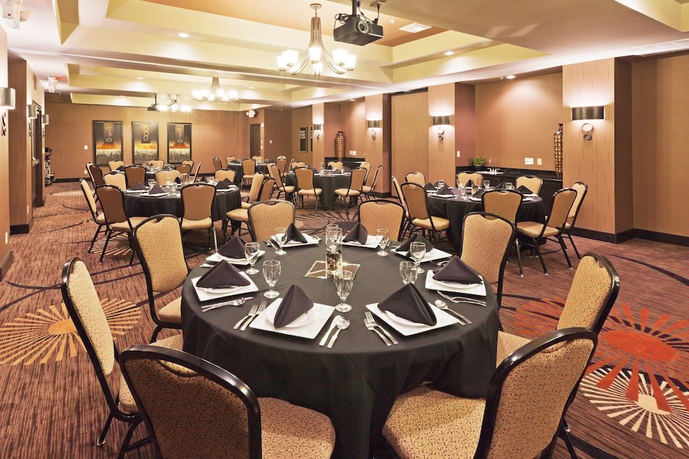 Holiday Inn Hotel & Suites Tulsa South 49/56
