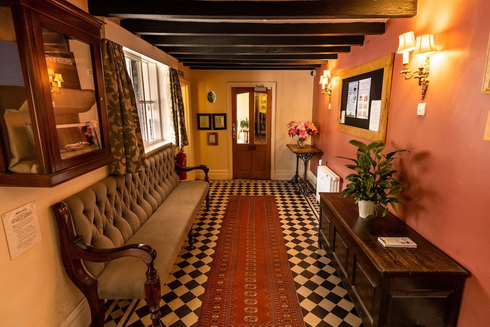 Donington Park Farmhouse Hotel 36/48