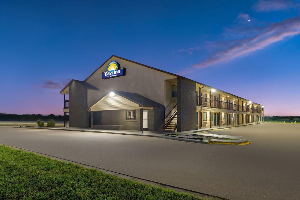 Days Inn by Wyndham Pratt 4/54