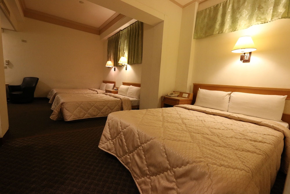 Riverside Hotel 13/50