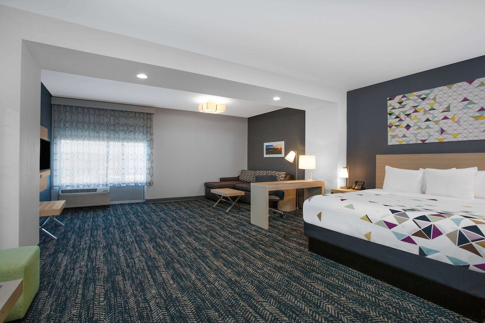 La Quinta Inn & Suites by Wyndham Manassas, VA- Dulles Airport 3/20