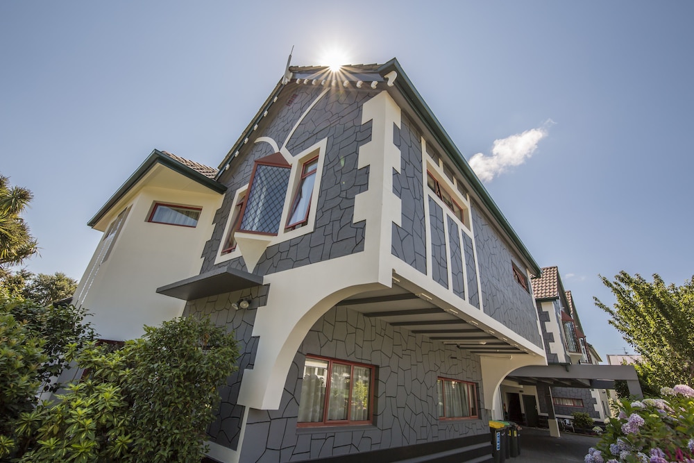 Amross Court Motor Lodge 2/50