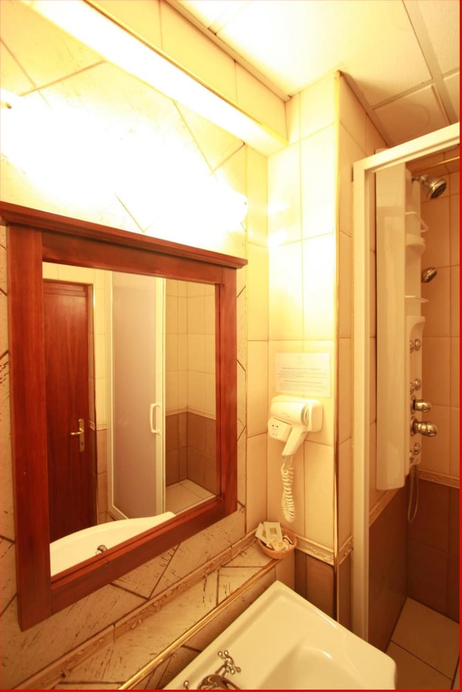 Mara Hotel 30/62