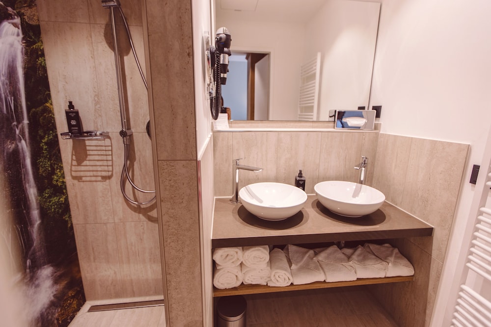 Hotel Libertas Elements pure 59/60
