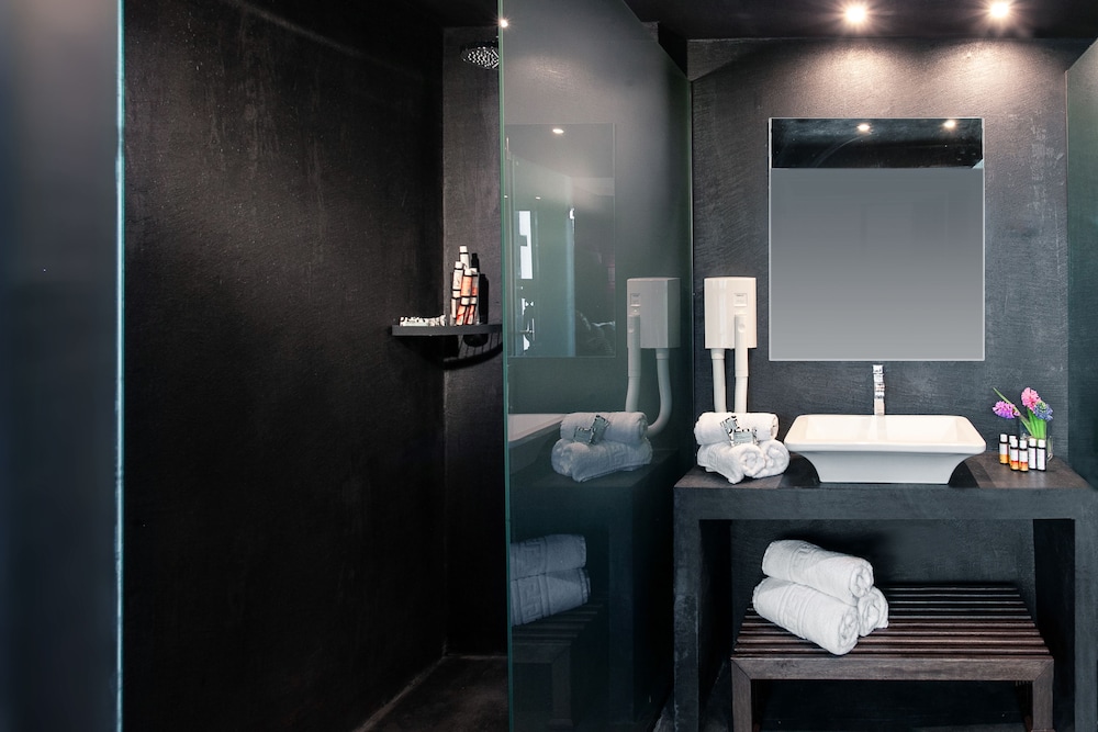 Diamond Suites 58/64