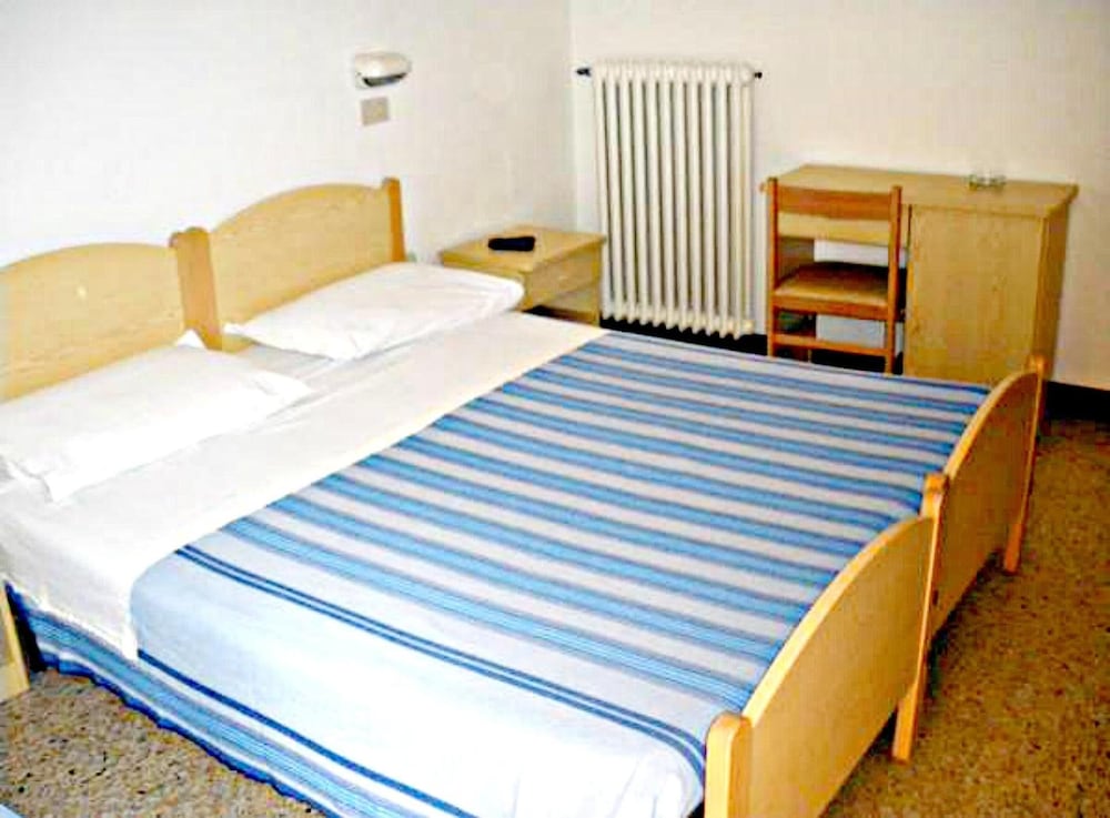 Hotel Ronconi 6/38