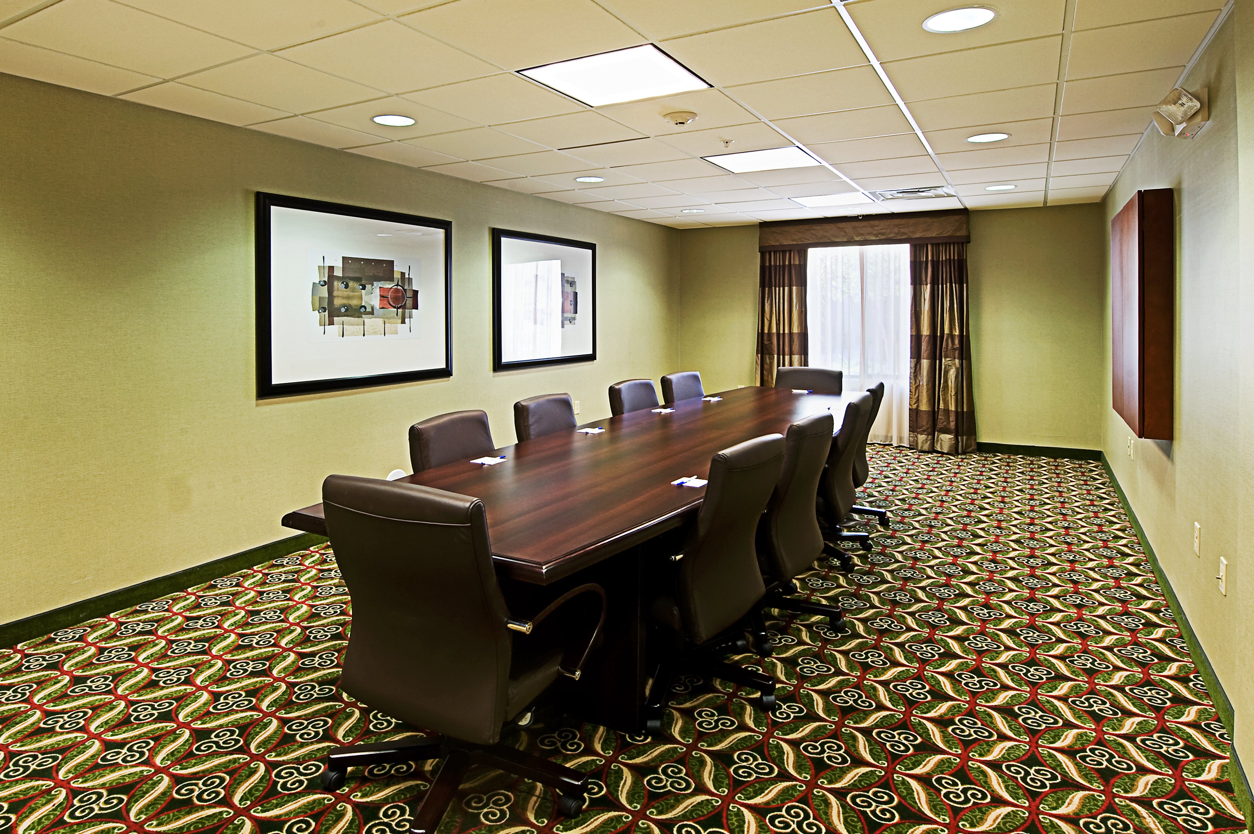 Holiday Inn Express & Suites Phoenix - Glendale Sports Dist 53/63