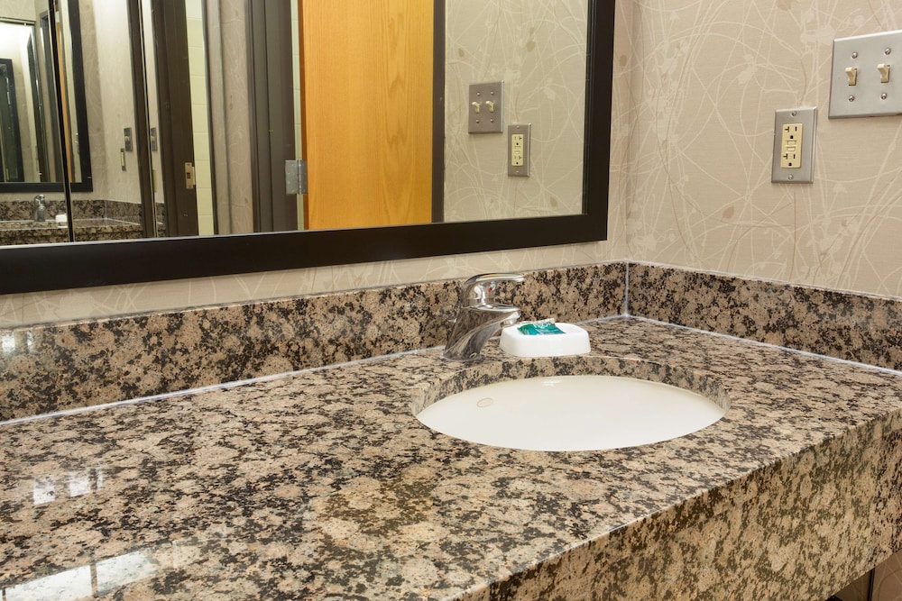 Drury Inn and Suites Lafayette 33/33