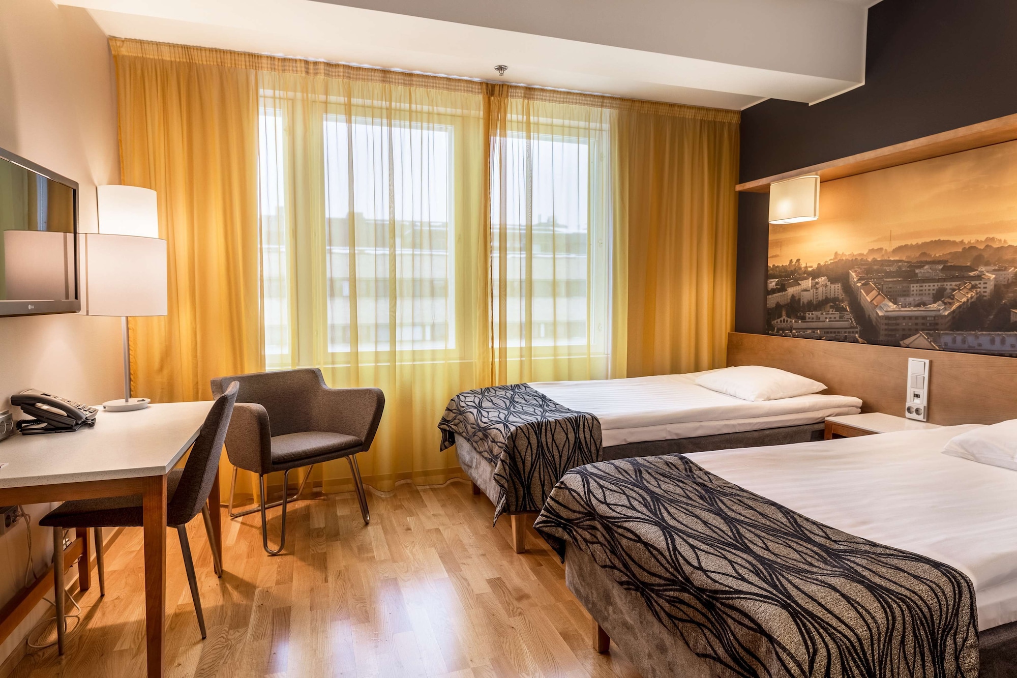 ROOM, TWIN BEDS