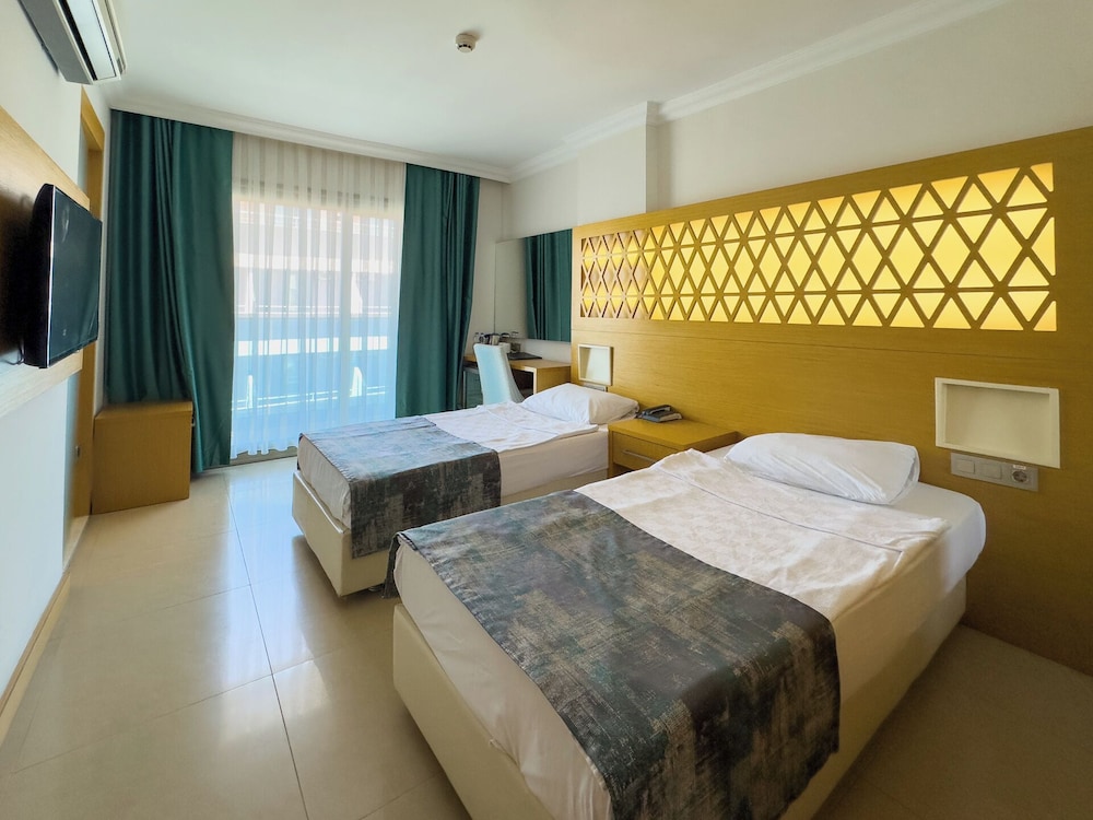 Aurasia Design Hotel 30/70