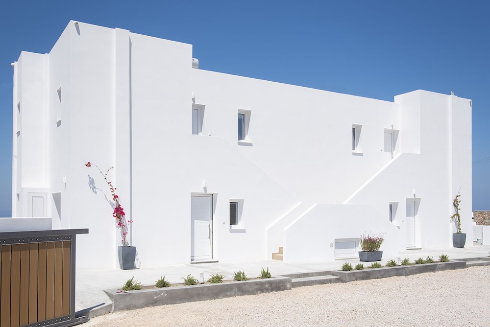 Valery Suites 44/54