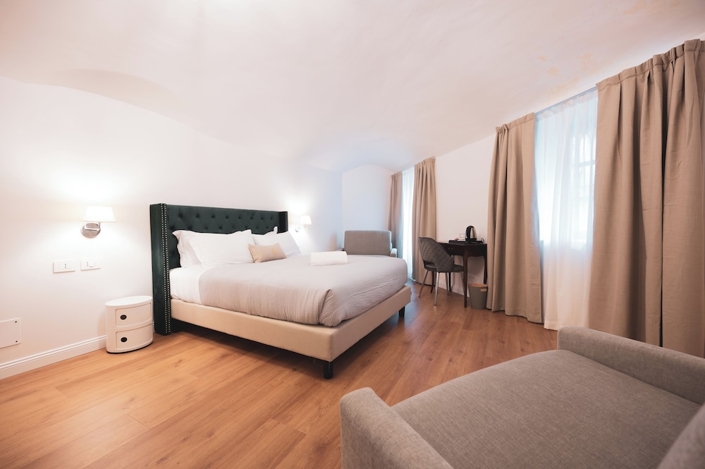 Carlo Felice Boutique Hotel 11/39