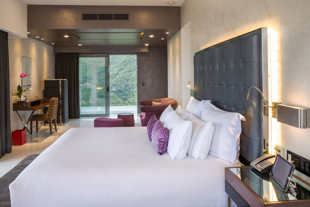Ultra, King Bed, Corner