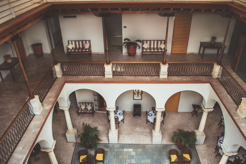 Hotel Parador de Alcalá 2/75