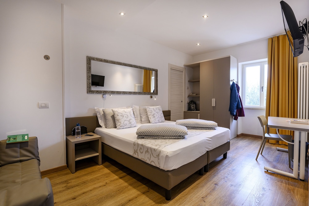 Albergo Pace 6/42