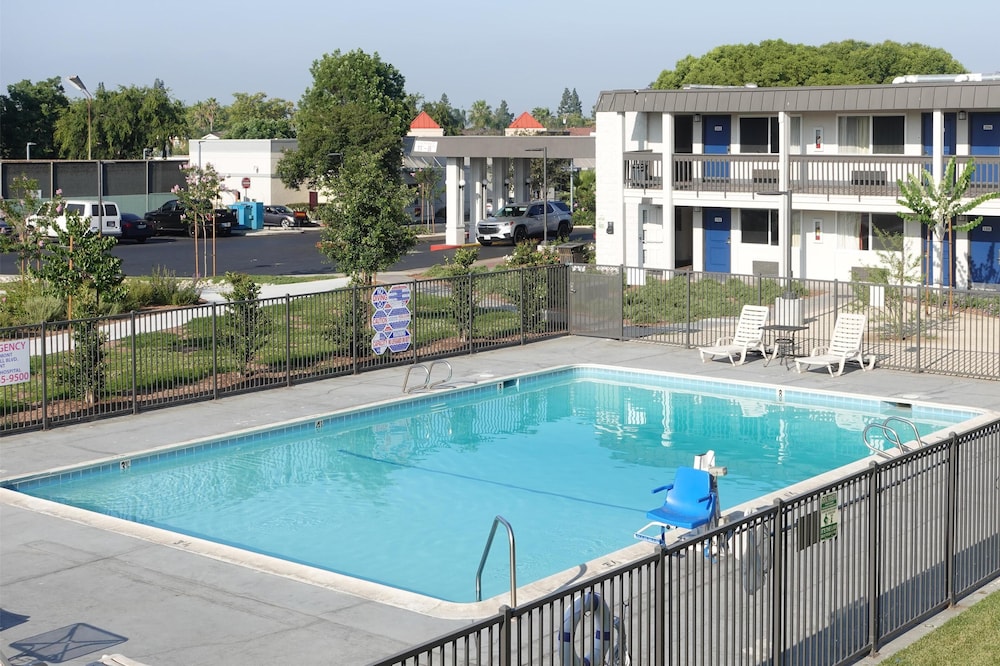 Motel6 Claremont, CA 12/54