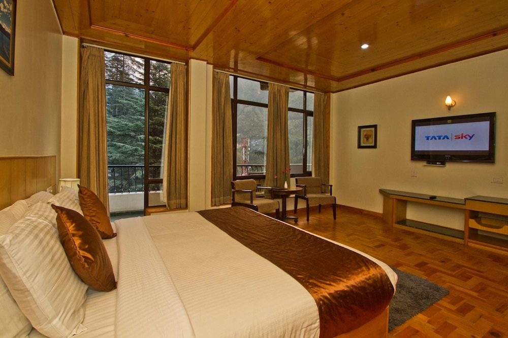 ROYAL, SUITE, MOUNTAIN AND CITY VIEW