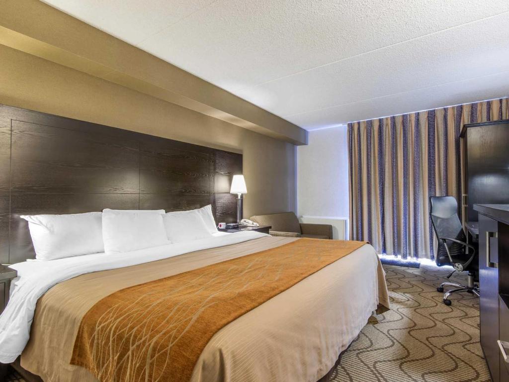 Room, 2 Queen Beds, Comfort Inn North Bay 5/10