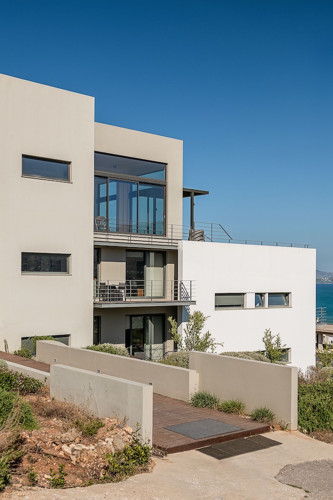 Seametry Luxury Living Apartments photo4