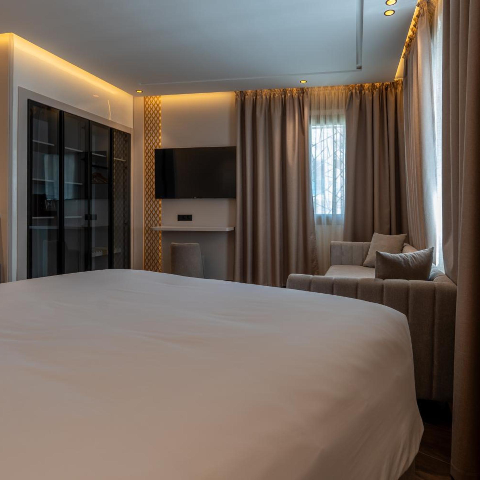 Hotel Esmeralda 24/57