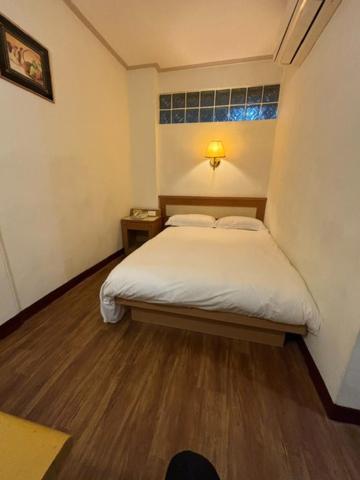 Semi Room, Economy, Single, Semi Double Bed