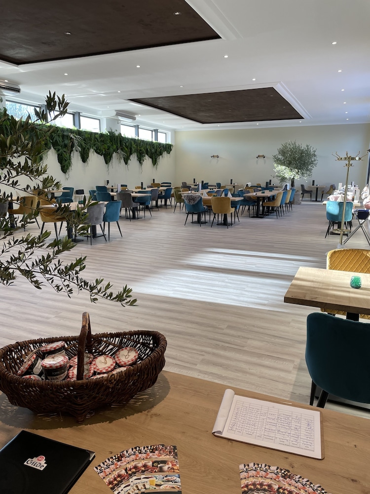 Erbenholz Hotel and Restaurant 22/40