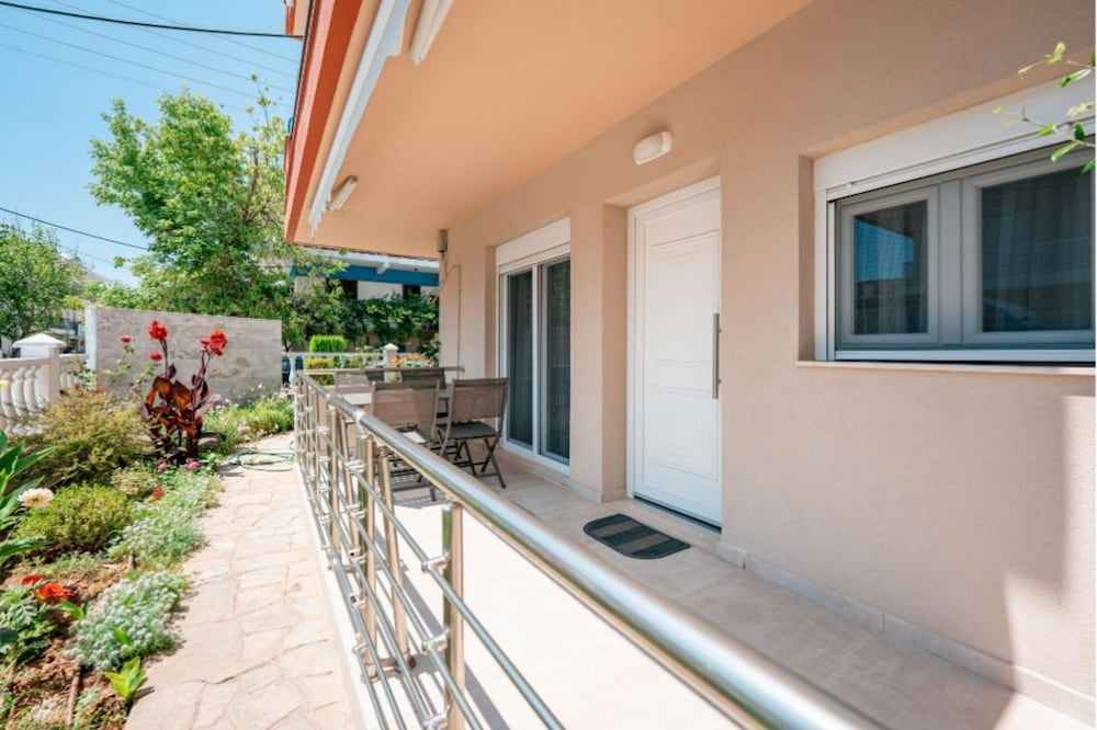 Milonas House Apartments 8/50