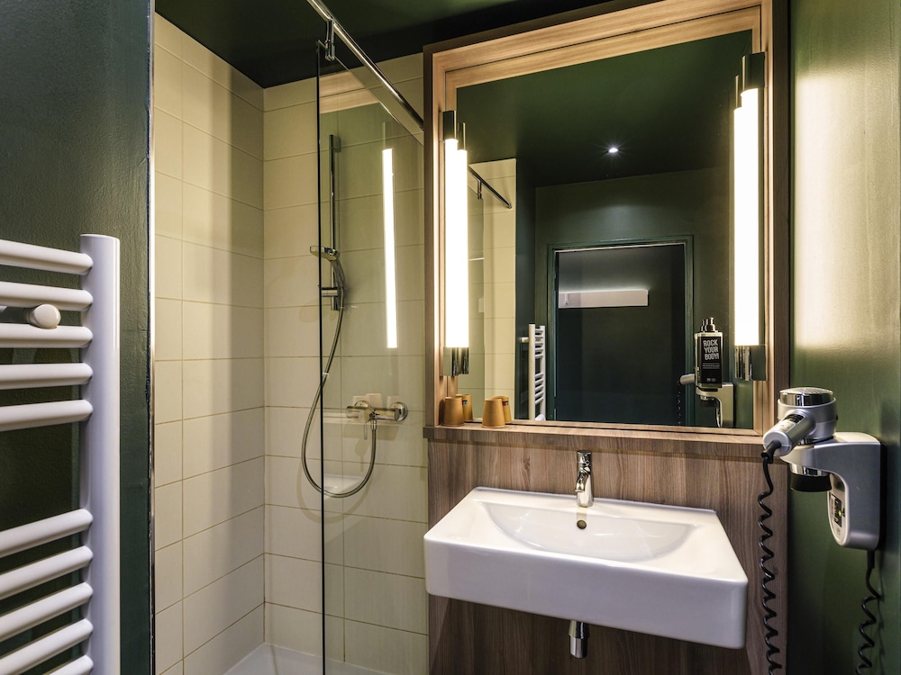 ibis Lyon Meyzieu 47/50