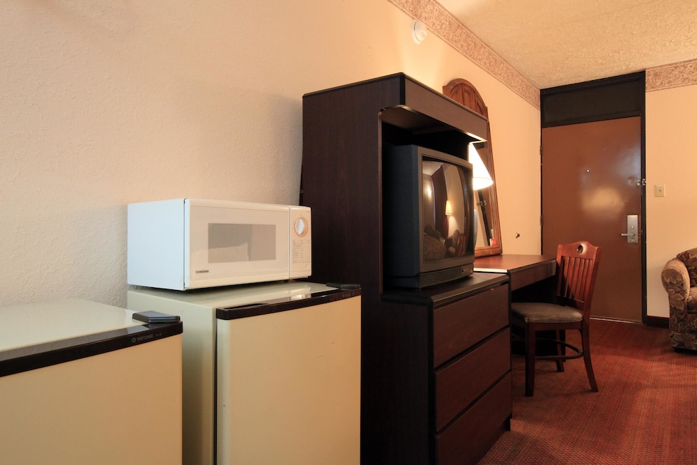 Americas Best Value Inn-North Capital 13/14