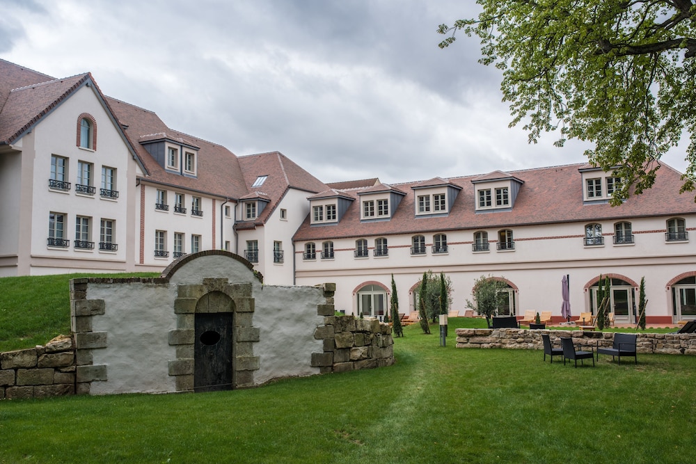 Hotel Castel Maintenon - Handwritten Collection 1/64