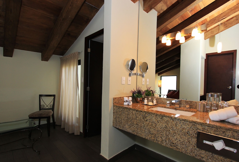 Plaza Gallery Hotel & Boutique 25/70