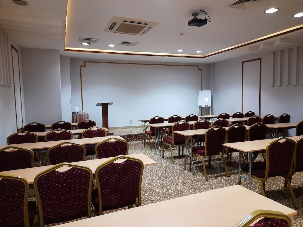Nadir Business Otel 17/19
