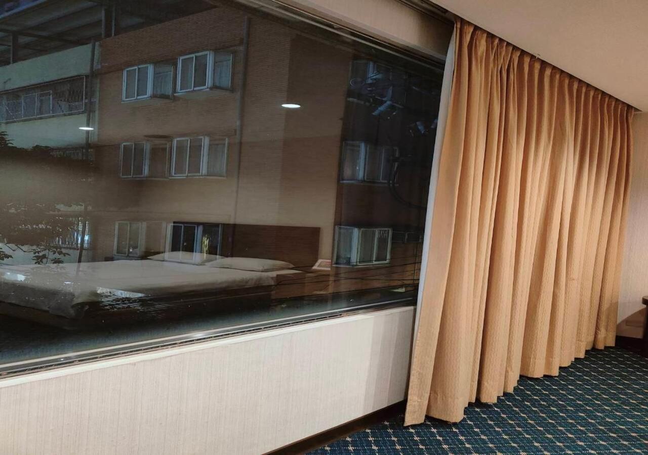 Champion Hotel 35/50