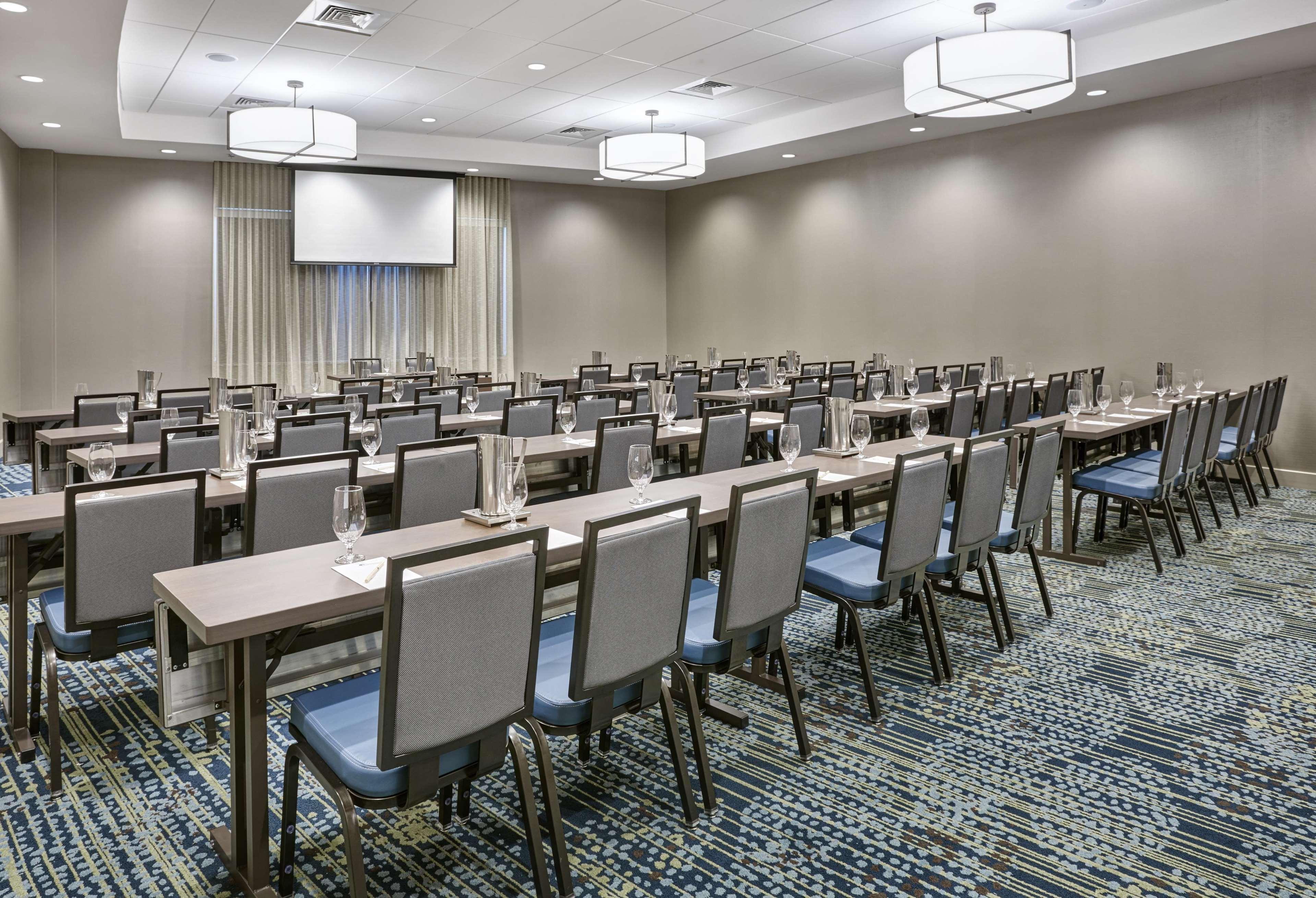 DOUBLETREE BY HILTON HOTEL CHARLOTTE 66/76