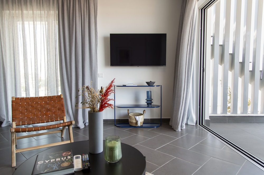 Liv Urban Larnaca 39/50