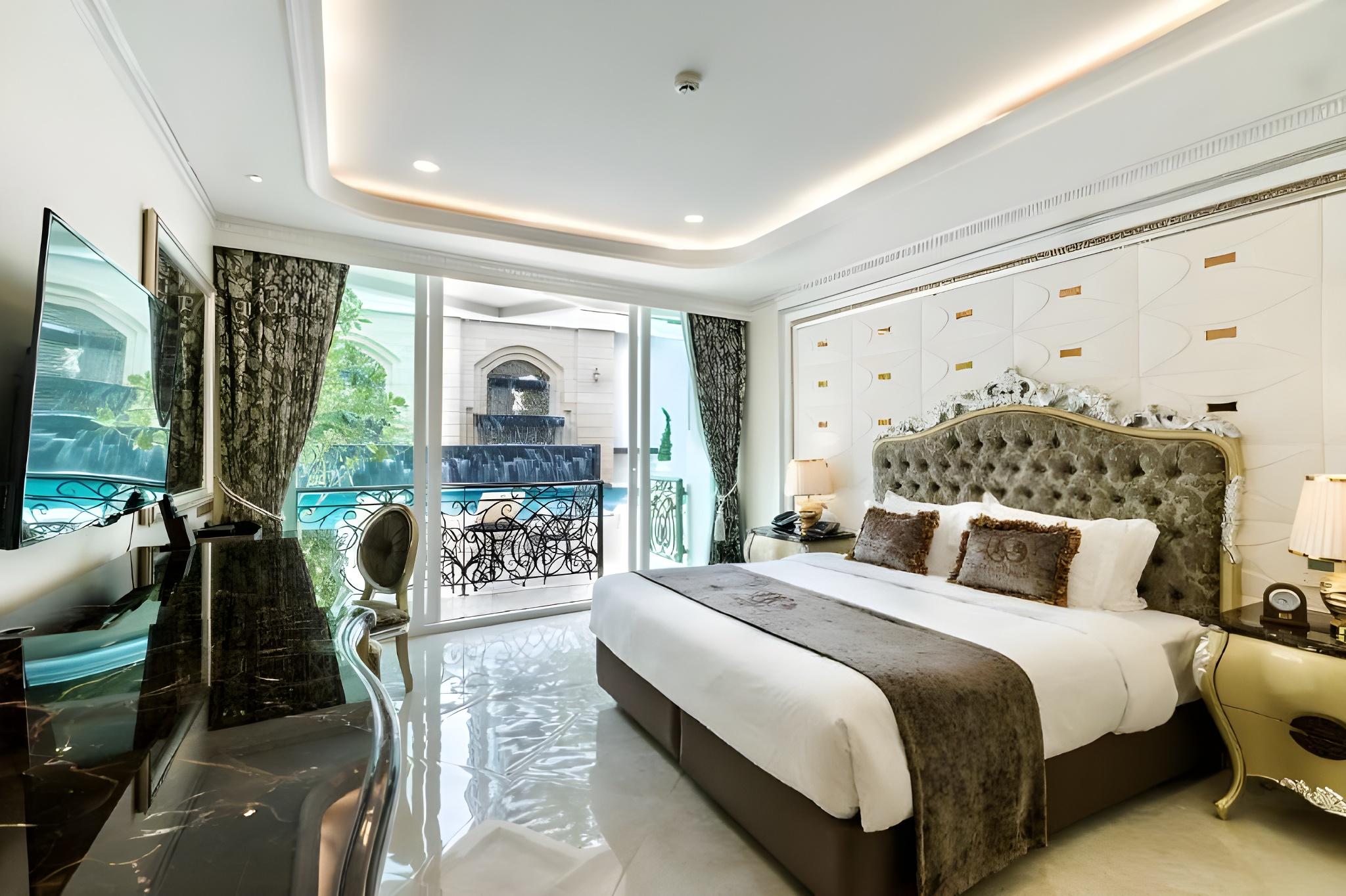 Deluxe, 2 Double Beds, Pool Access