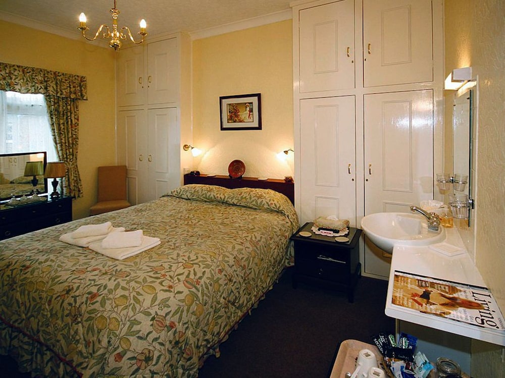 The Farthings Guest House 24/70
