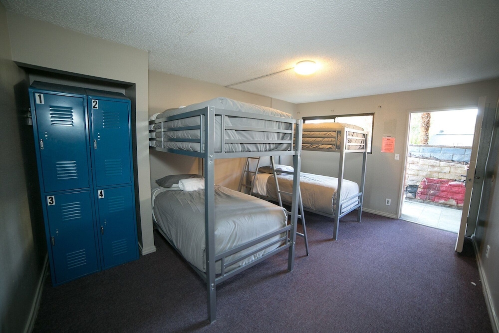 Motel6 Las Vegas, NV - Downtown Fremont St Experience 21/31