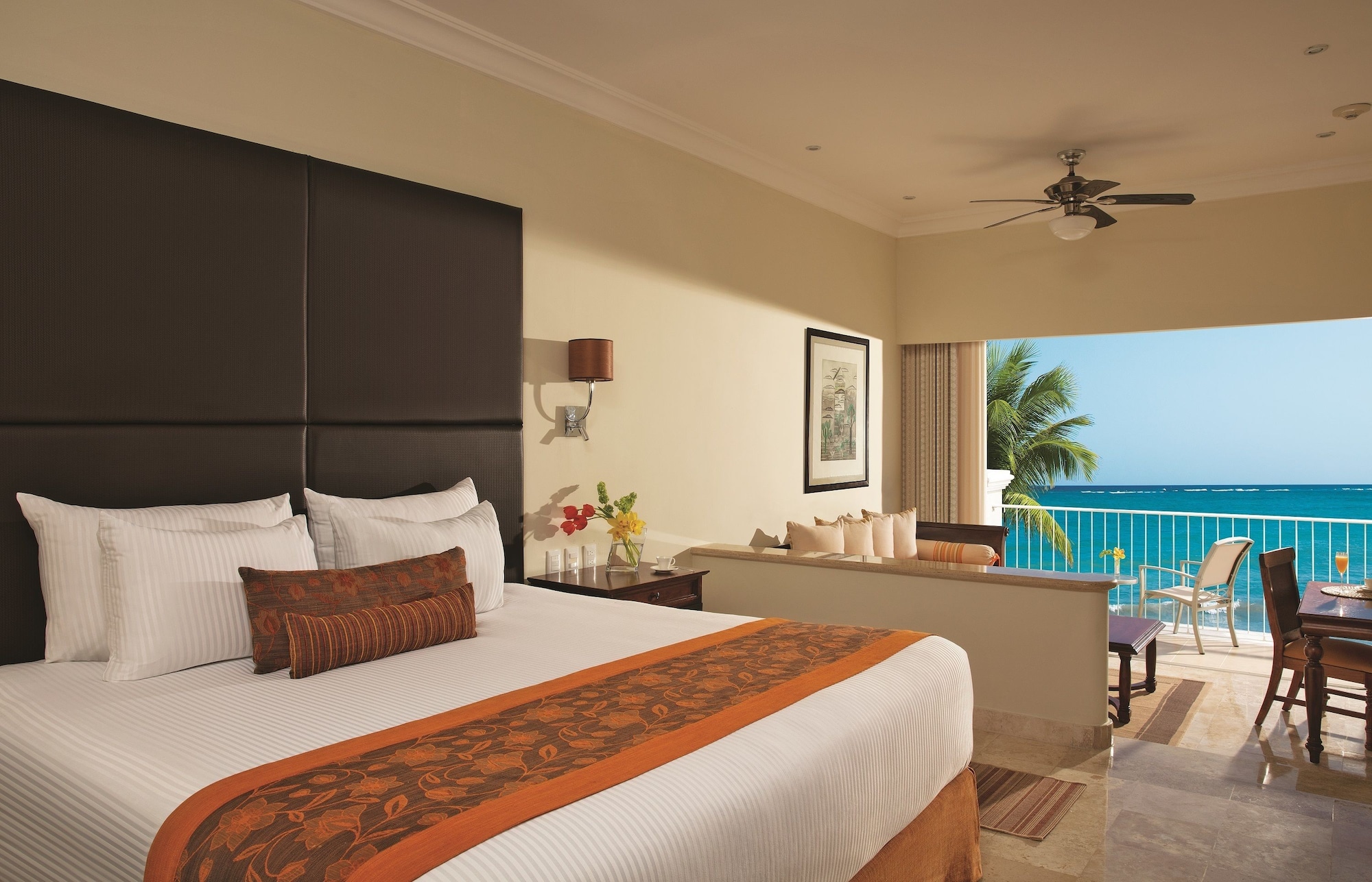 Preferred Club, Junior Suite, King Bed, Ocean Front