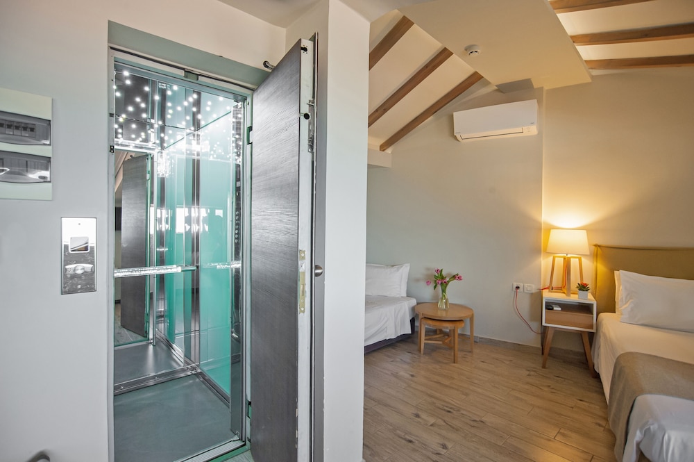 Fedriades Hotel 29/77
