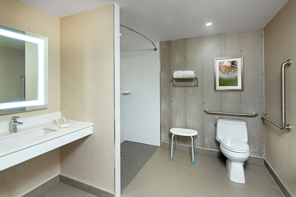 Hilton Garden Inn Toronto/Oakville 15/40