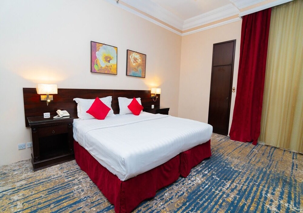 ROOM, DOUBLE BED