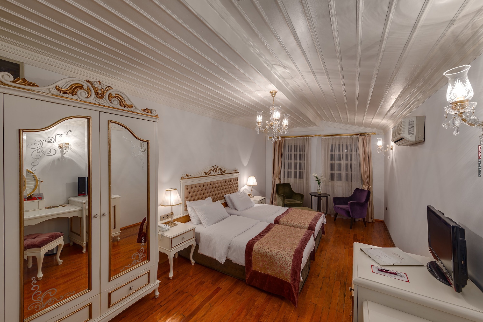 SUPERIOR, DOUBLE OR TWIN BED