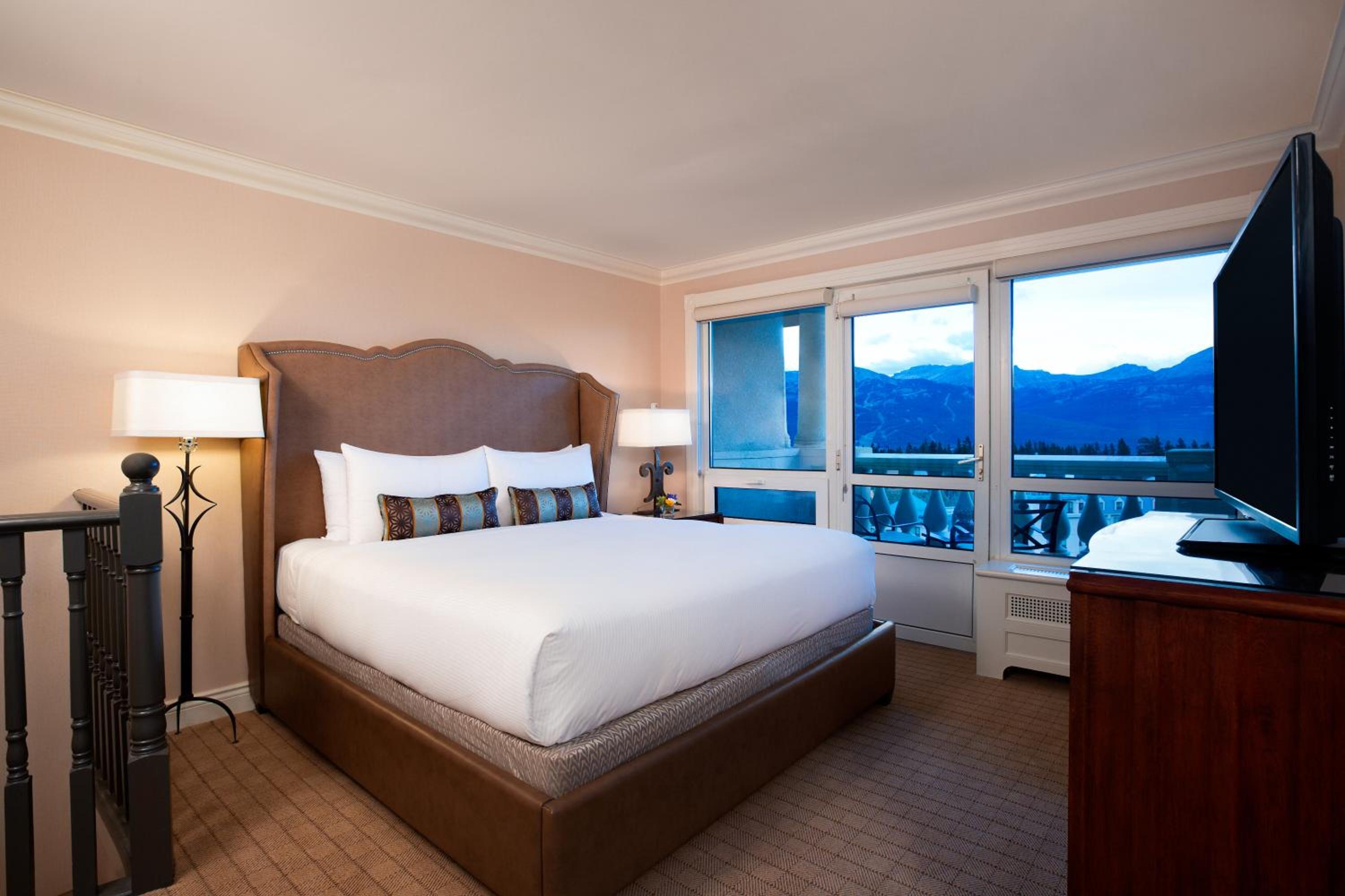 Whitehorn, Suite
