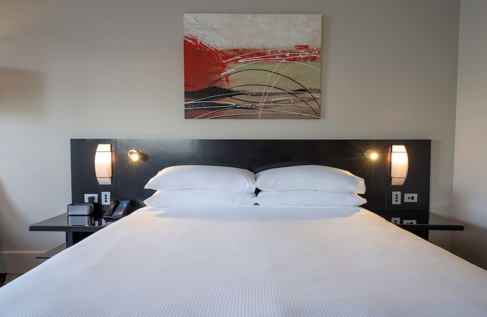 Hilton Cairns Hotel 18/85