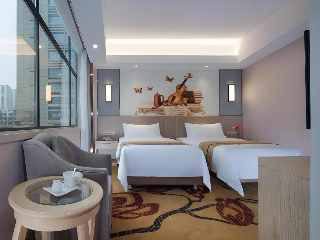 Vienna Hotel (Chongqing Shiqiaopu Metro Station) 44/58