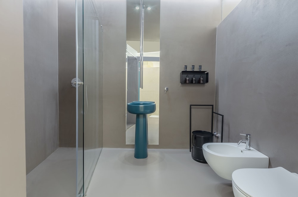 Five Place Design Suite & Apartments 49/58