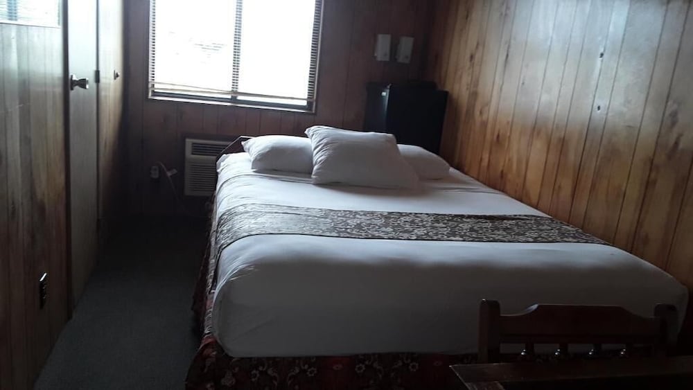 The Orca Inn 24/71
